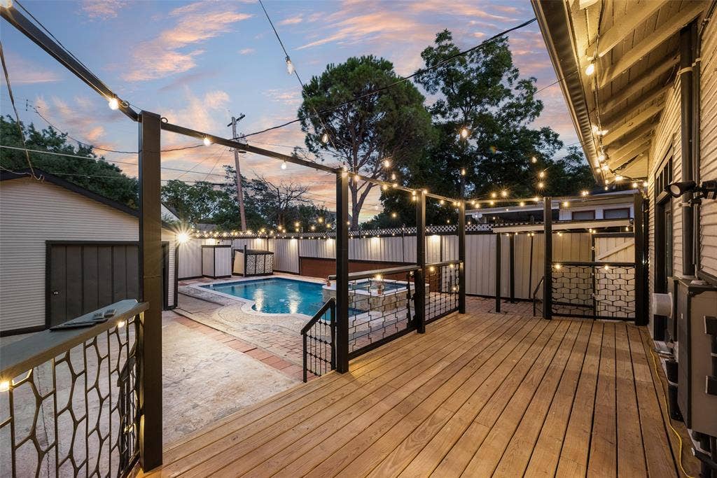 924 N Winnetka Avenue, Dallas, TX 75208 924 N Winnetka Avenue, Dallas, TX 75208