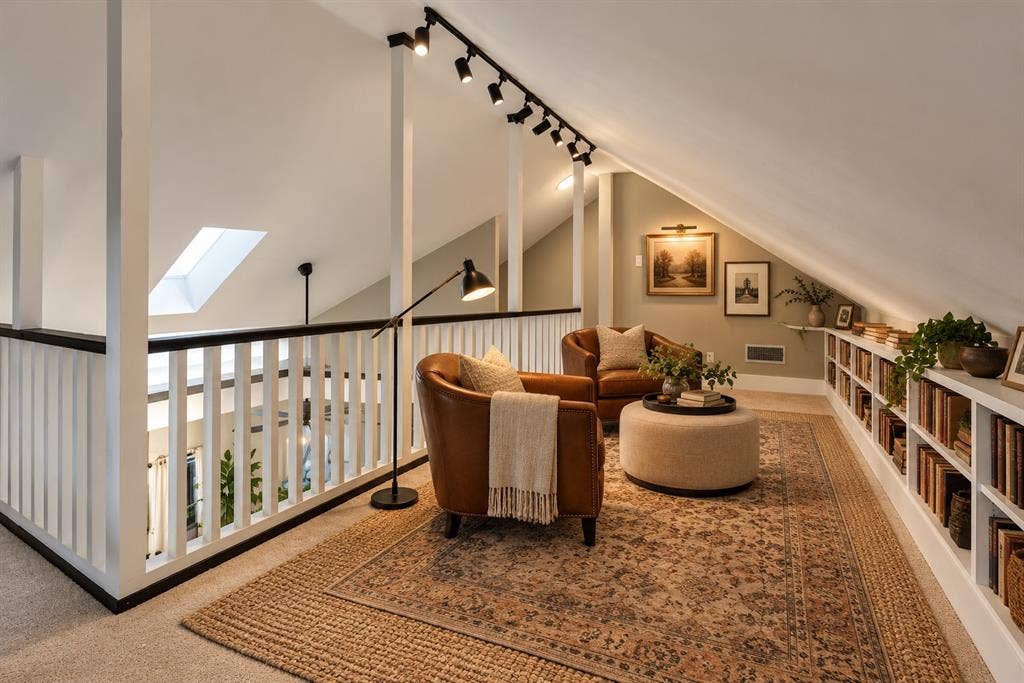924 N Winnetka Avenue, Dallas, TX 75208 Virtually staged as reading library.