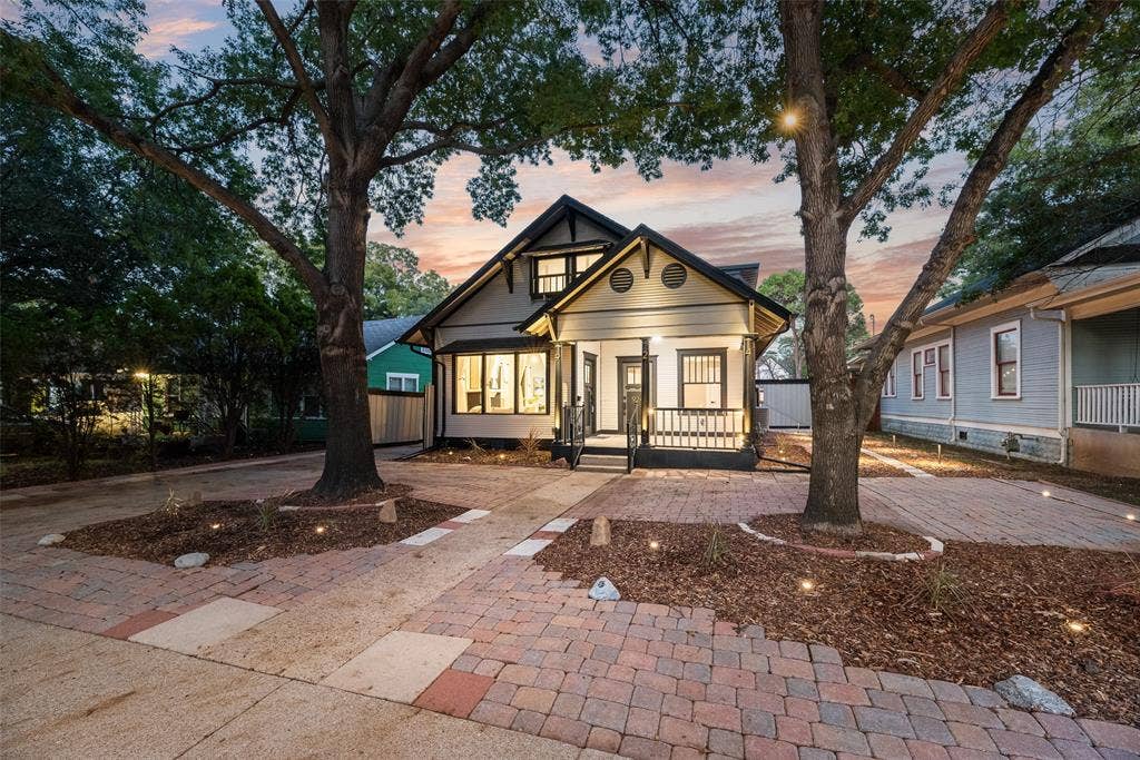 924 N Winnetka Avenue, Dallas, TX 75208 924 N Winnetka Avenue, Dallas, TX 75208