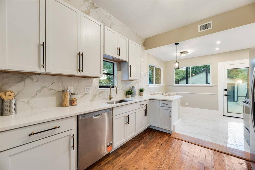 924 N Winnetka Avenue, Dallas, TX 75208 924 N Winnetka Avenue, Dallas, TX 75208
