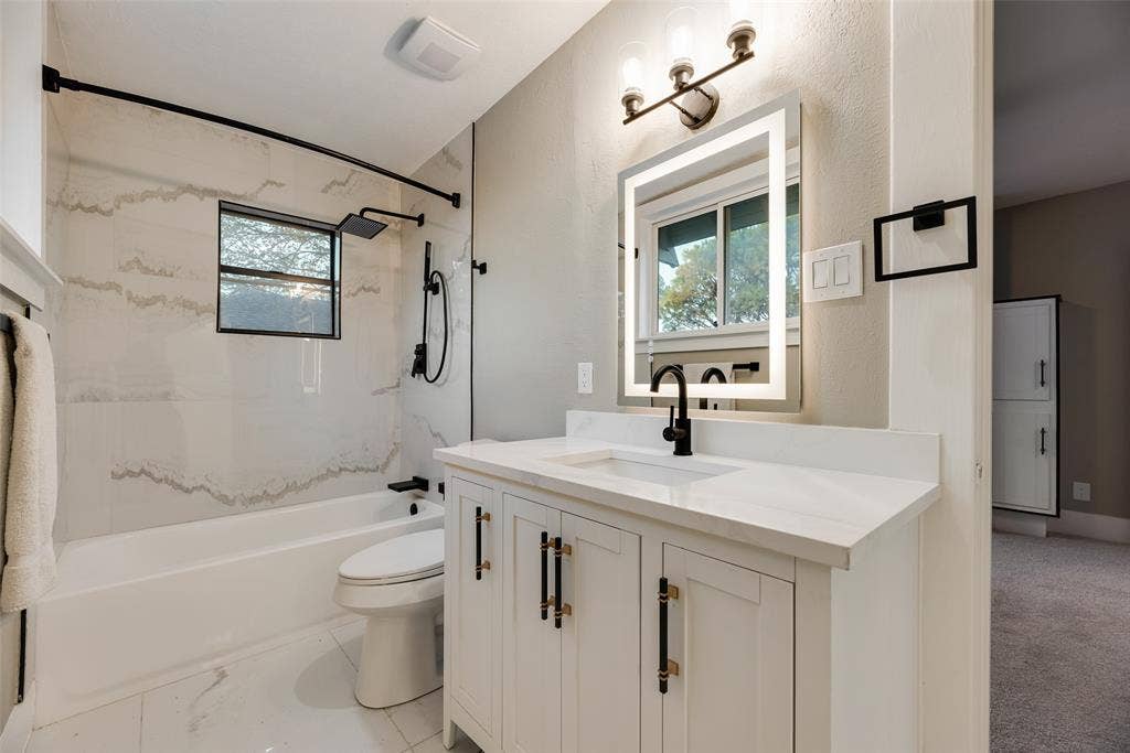 924 N Winnetka Avenue, Dallas, TX 75208 924 N Winnetka Avenue, Dallas, TX 75208