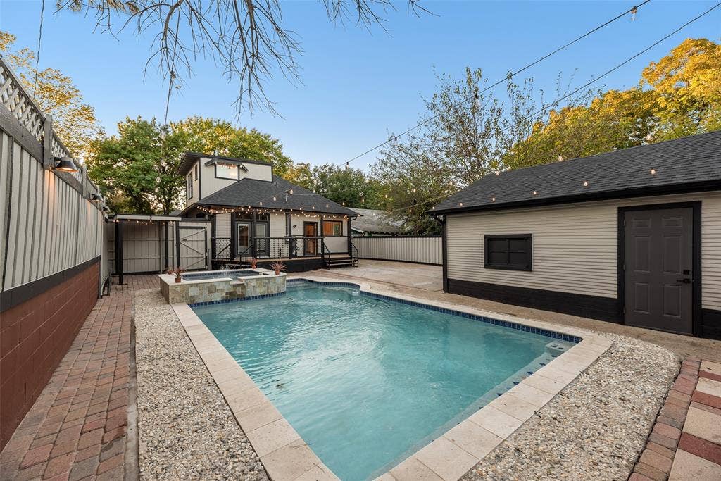 924 N Winnetka Avenue, Dallas, TX 75208 924 N Winnetka Avenue, Dallas, TX 75208