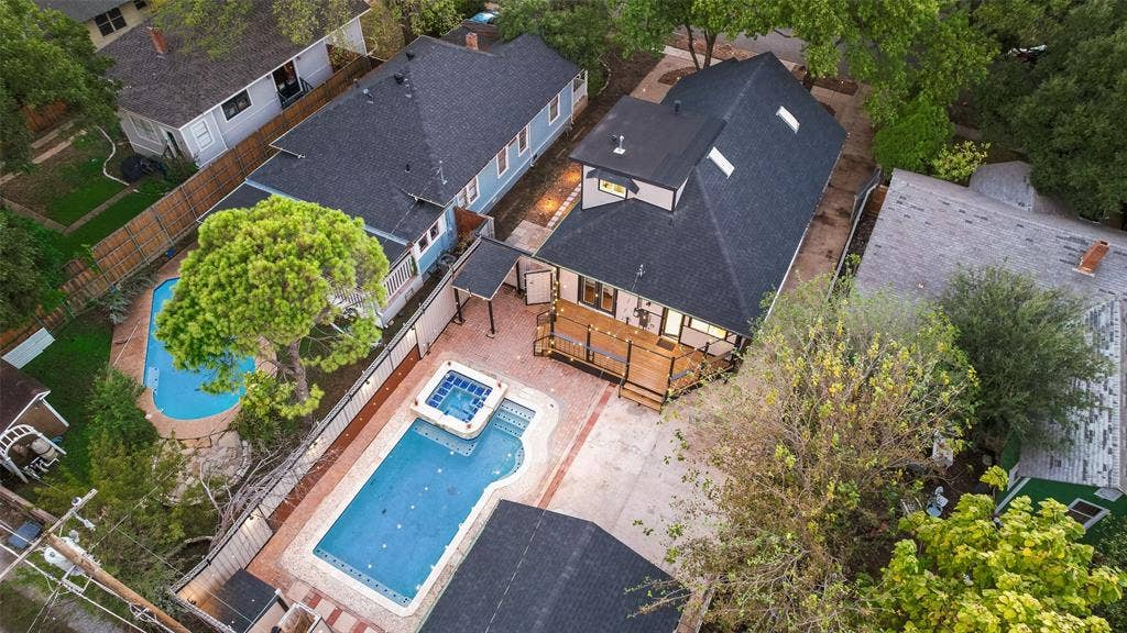 924 N Winnetka Avenue, Dallas, TX 75208 924 N Winnetka Avenue, Dallas, TX 75208