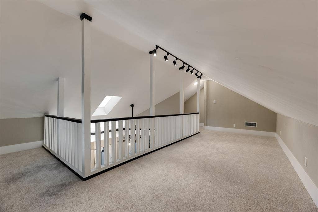 924 N Winnetka Avenue, Dallas, TX 75208 924 N Winnetka Avenue, Dallas, TX 75208