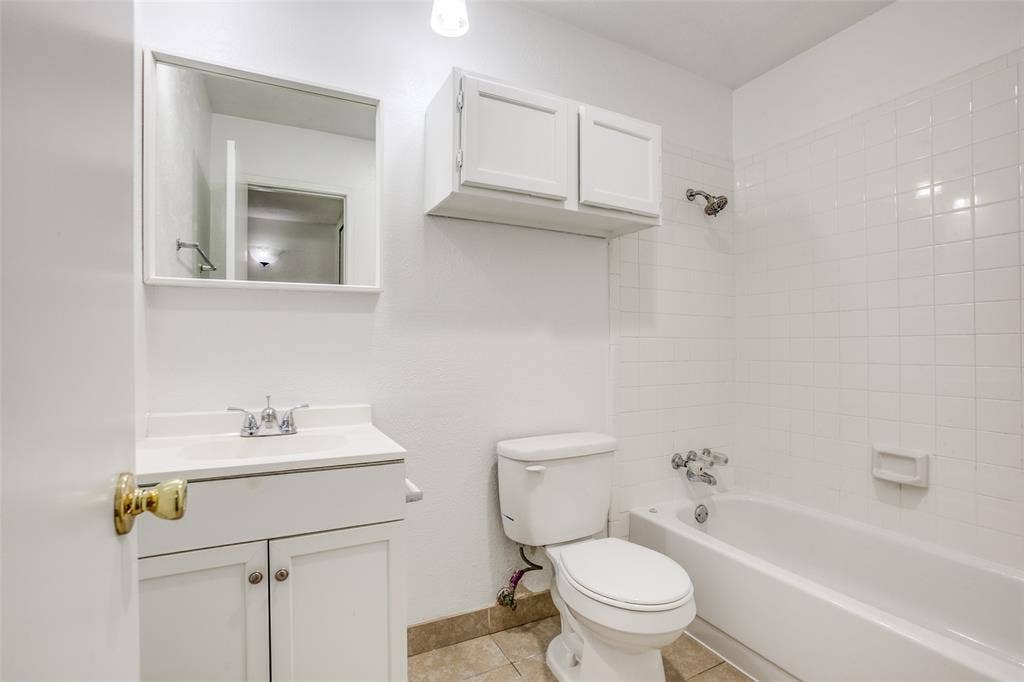 960 Lockhart Drive, Plano, TX 75023 960 Lockhart Drive, Plano, TX 75023