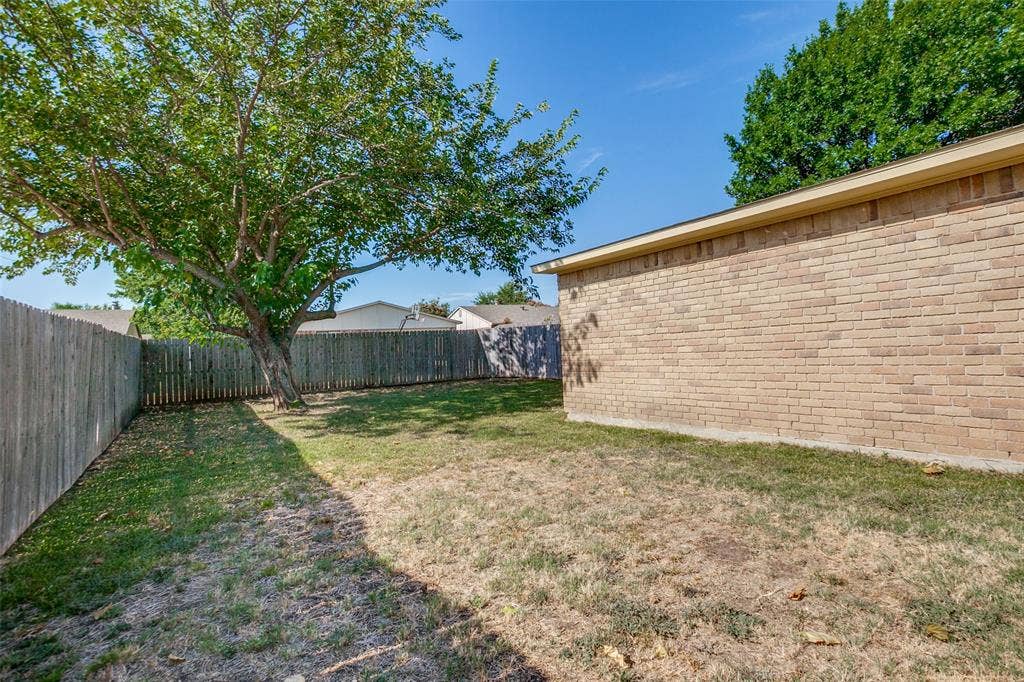 960 Lockhart Drive, Plano, TX 75023 960 Lockhart Drive, Plano, TX 75023