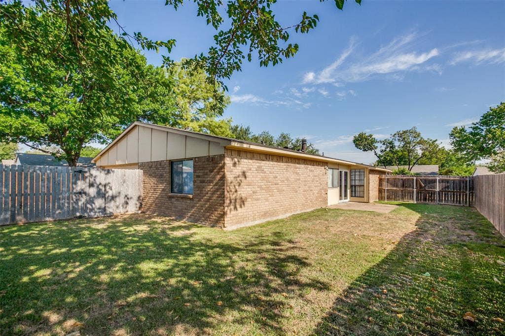 960 Lockhart Drive, Plano, TX 75023 960 Lockhart Drive, Plano, TX 75023