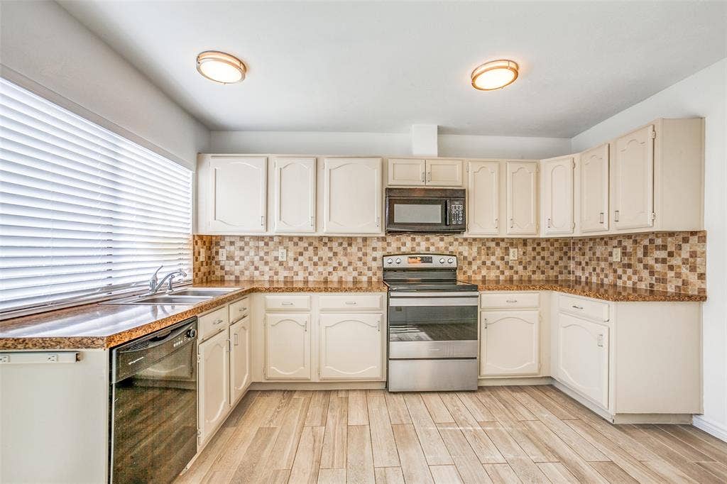 960 Lockhart Drive, Plano, TX 75023 960 Lockhart Drive, Plano, TX 75023