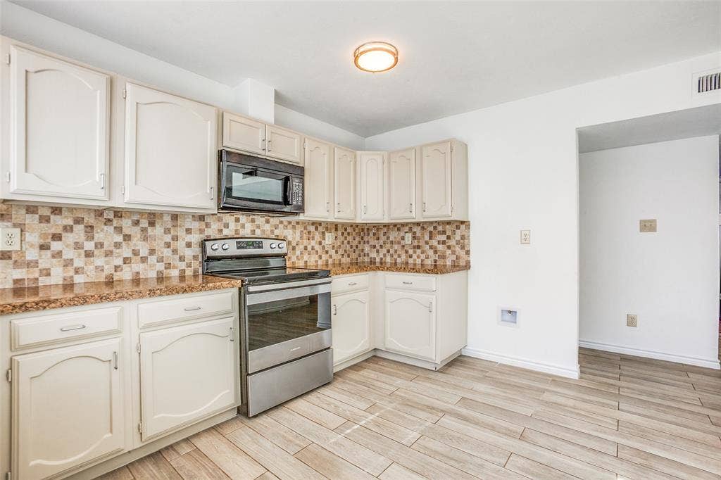 960 Lockhart Drive, Plano, TX 75023 960 Lockhart Drive, Plano, TX 75023