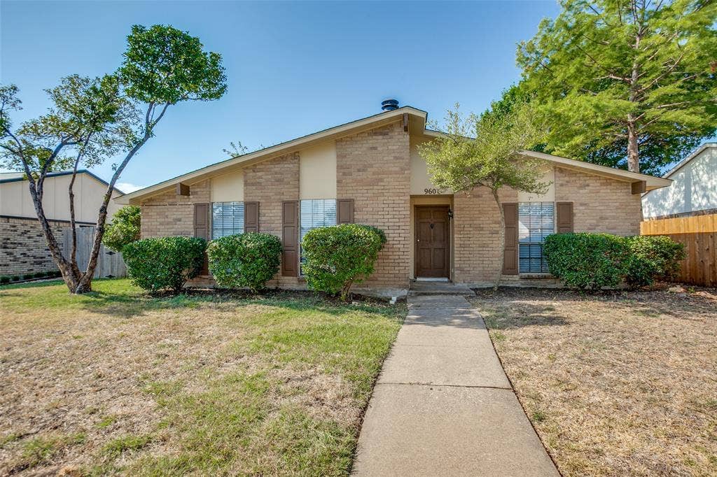 960 Lockhart Drive, Plano, TX 75023 960 Lockhart Drive, Plano, TX 75023