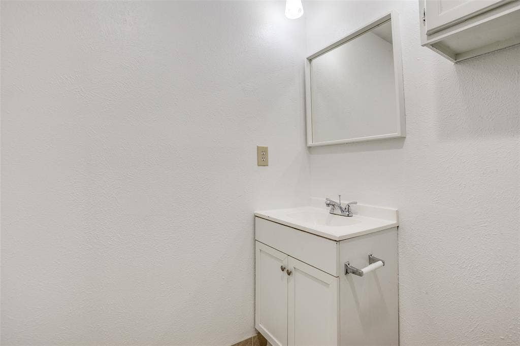 960 Lockhart Drive, Plano, TX 75023 960 Lockhart Drive, Plano, TX 75023