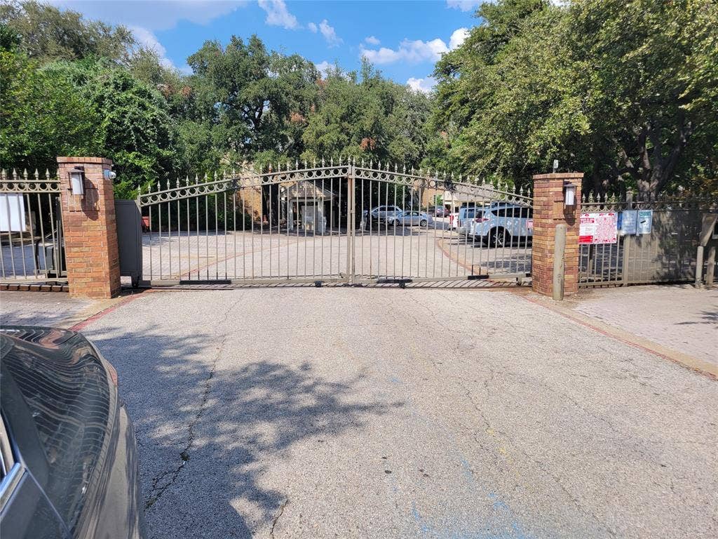 5565 Preston Oaks Road, #117, Dallas, TX 75254 View of gate