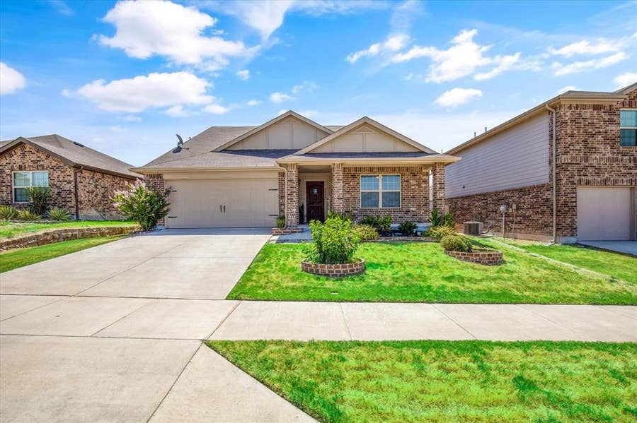 Property photo for 2929 Spotted Fawn Drive, Fort Worth, TX