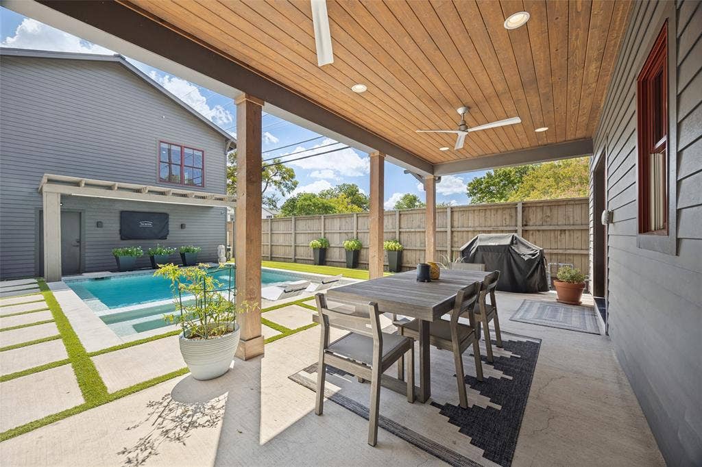 8600 Forest Hills Boulevard, Dallas, TX 75218 8600 Forest Hills Boulevard, Dallas, TX 75218