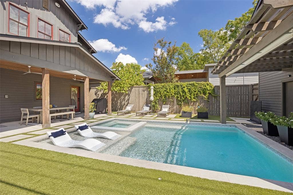 8600 Forest Hills Boulevard, Dallas, TX 75218 8600 Forest Hills Boulevard, Dallas, TX 75218