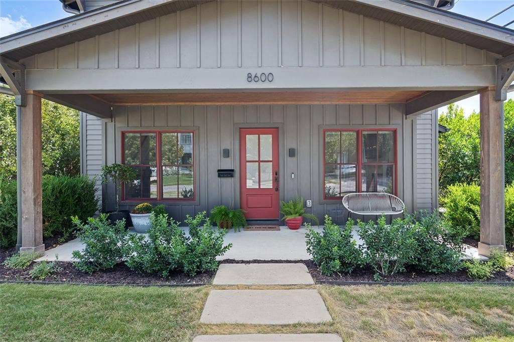 8600 Forest Hills Boulevard, Dallas, TX 75218 8600 Forest Hills Boulevard, Dallas, TX 75218