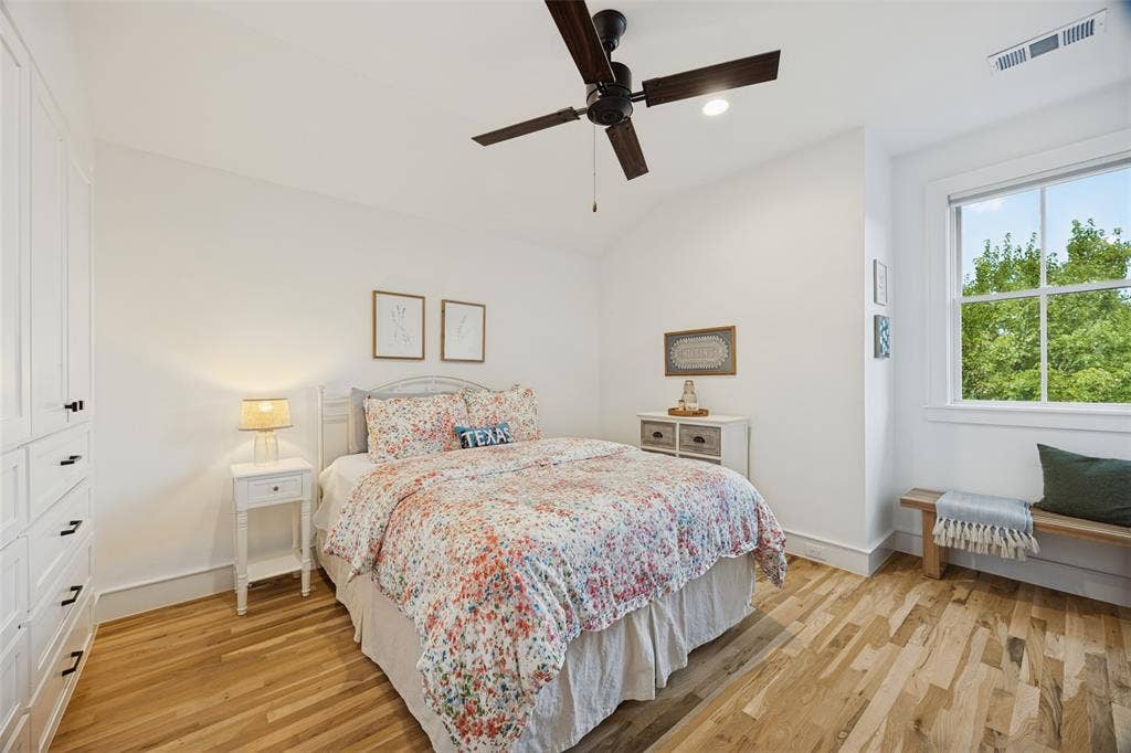 8600 Forest Hills Boulevard, Dallas, TX 75218 8600 Forest Hills Boulevard, Dallas, TX 75218