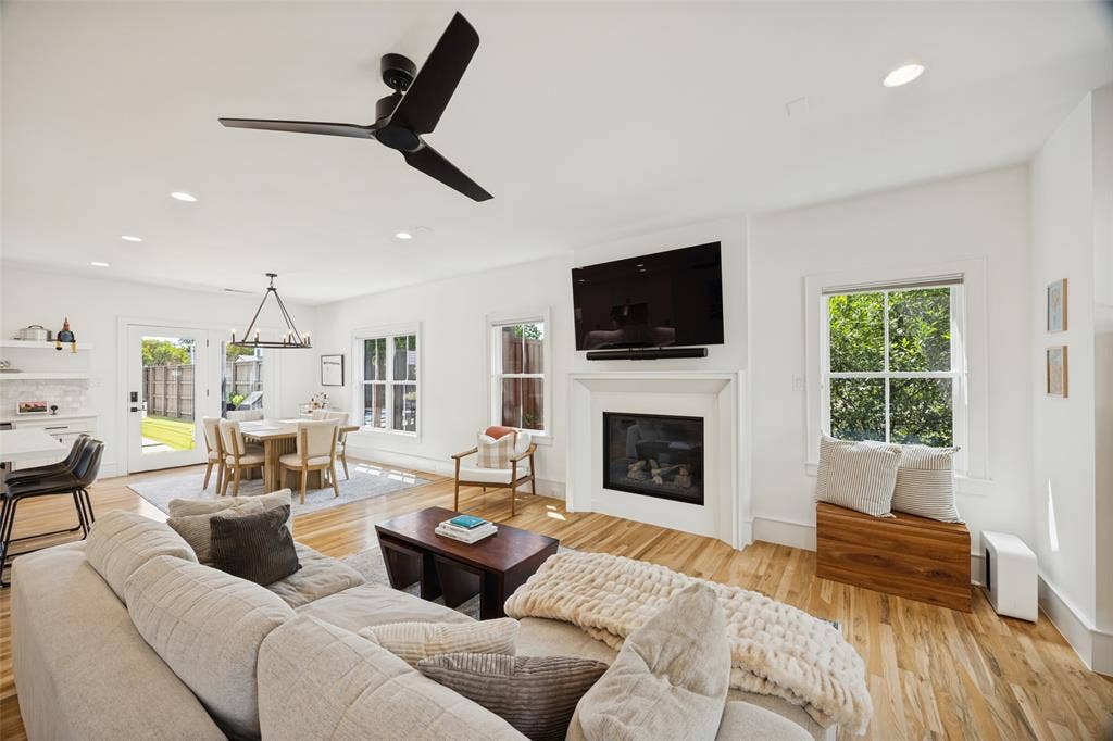 8600 Forest Hills Boulevard, Dallas, TX 75218 8600 Forest Hills Boulevard, Dallas, TX 75218