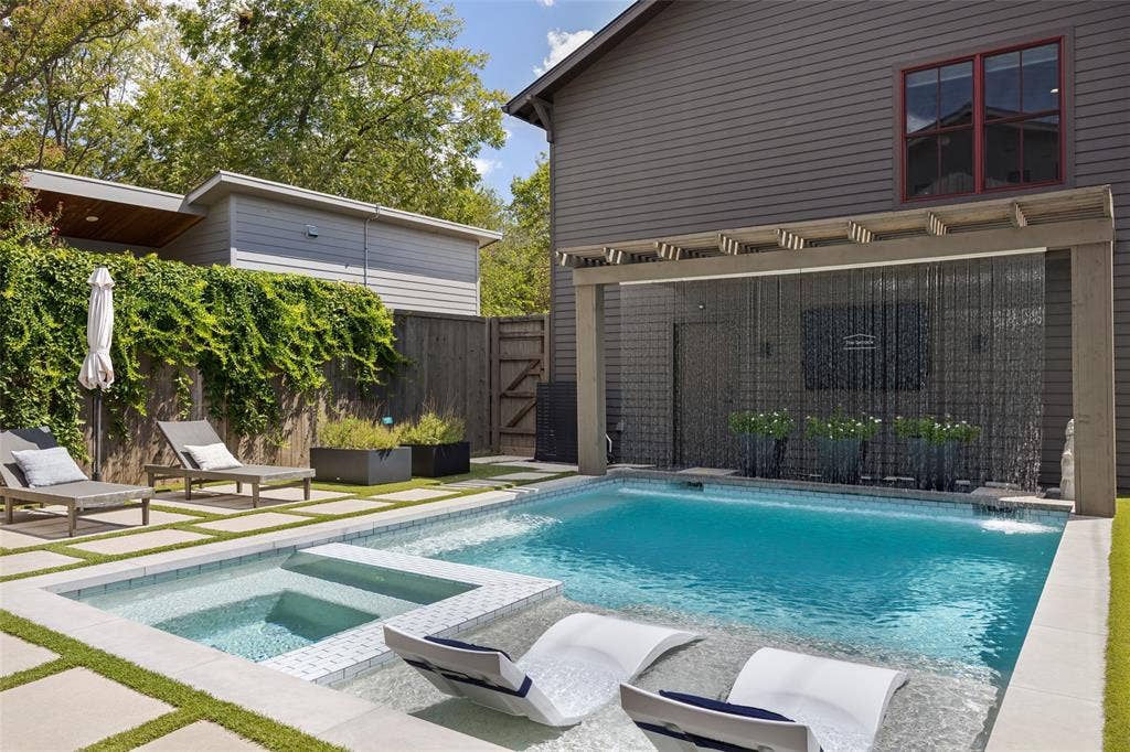 8600 Forest Hills Boulevard, Dallas, TX 75218 8600 Forest Hills Boulevard, Dallas, TX 75218