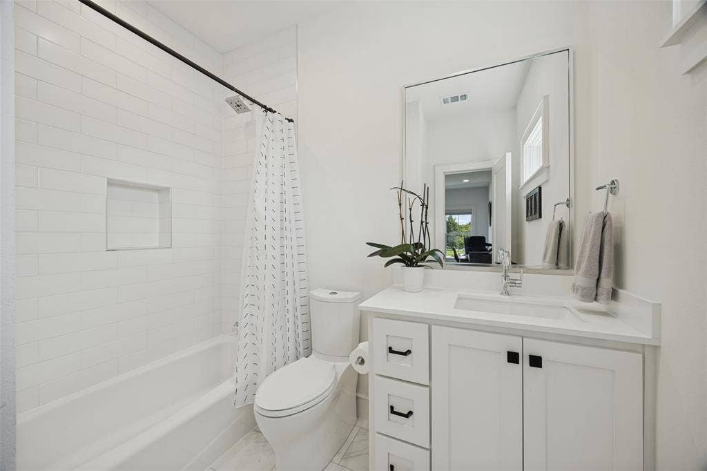 8600 Forest Hills Boulevard, Dallas, TX 75218 8600 Forest Hills Boulevard, Dallas, TX 75218