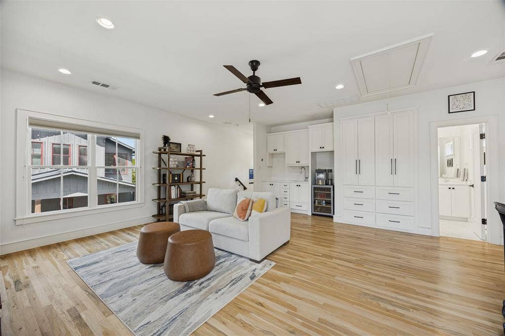 8600 Forest Hills Boulevard, Dallas, TX 75218 8600 Forest Hills Boulevard, Dallas, TX 75218