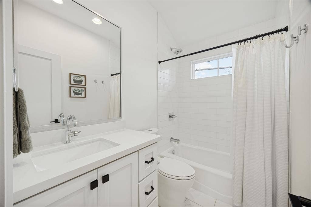 8600 Forest Hills Boulevard, Dallas, TX 75218 8600 Forest Hills Boulevard, Dallas, TX 75218