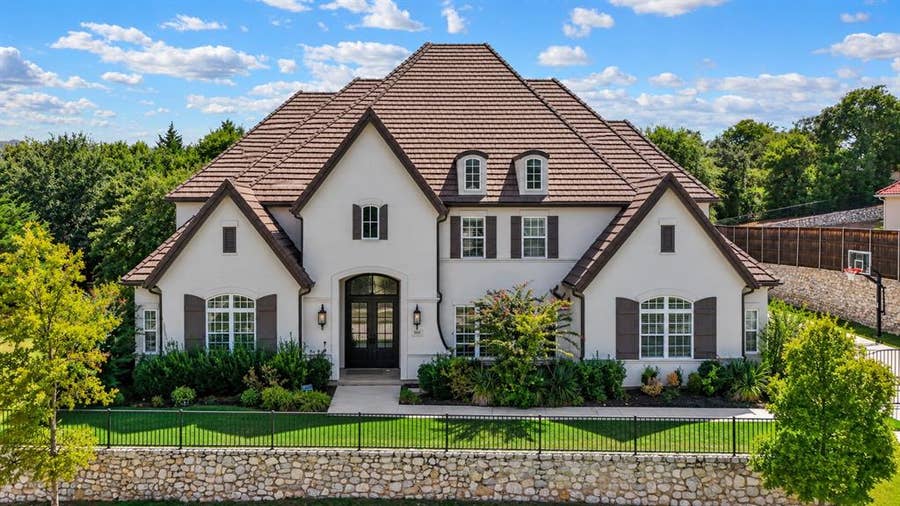 Property photo for 809 Charleston Drive, Southlake, TX