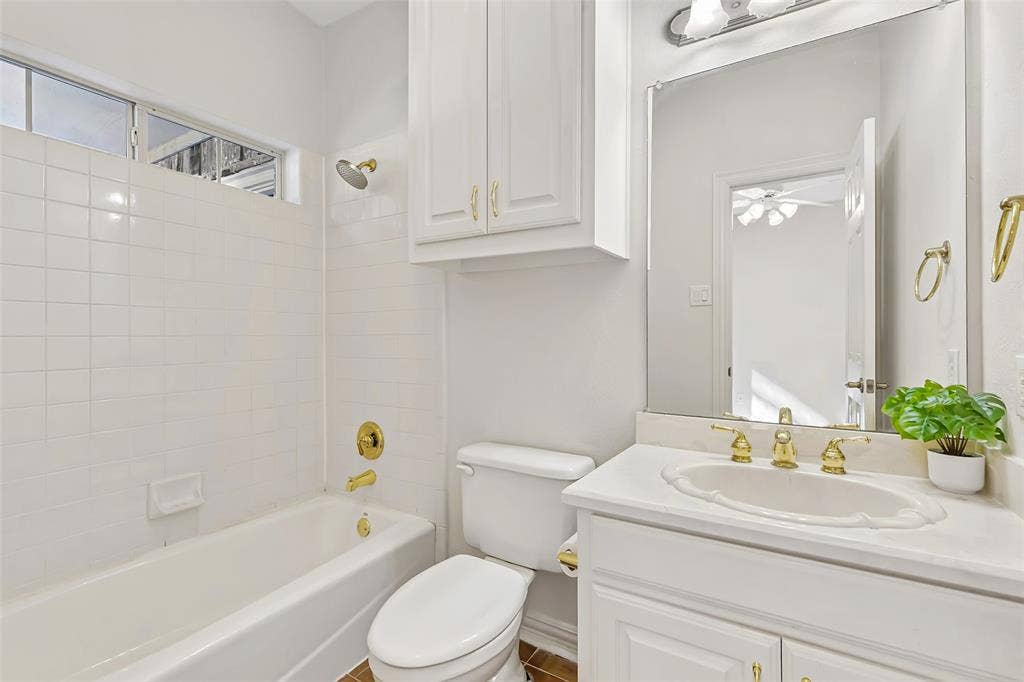 902 Glen Meadow Court, Garland, TX 75044 902 Glen Meadow Court, Garland, TX 75044