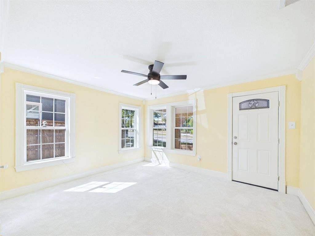 510 S Westmoreland Road, Dallas, TX 75211 Bright room with light-colored walls and white trim