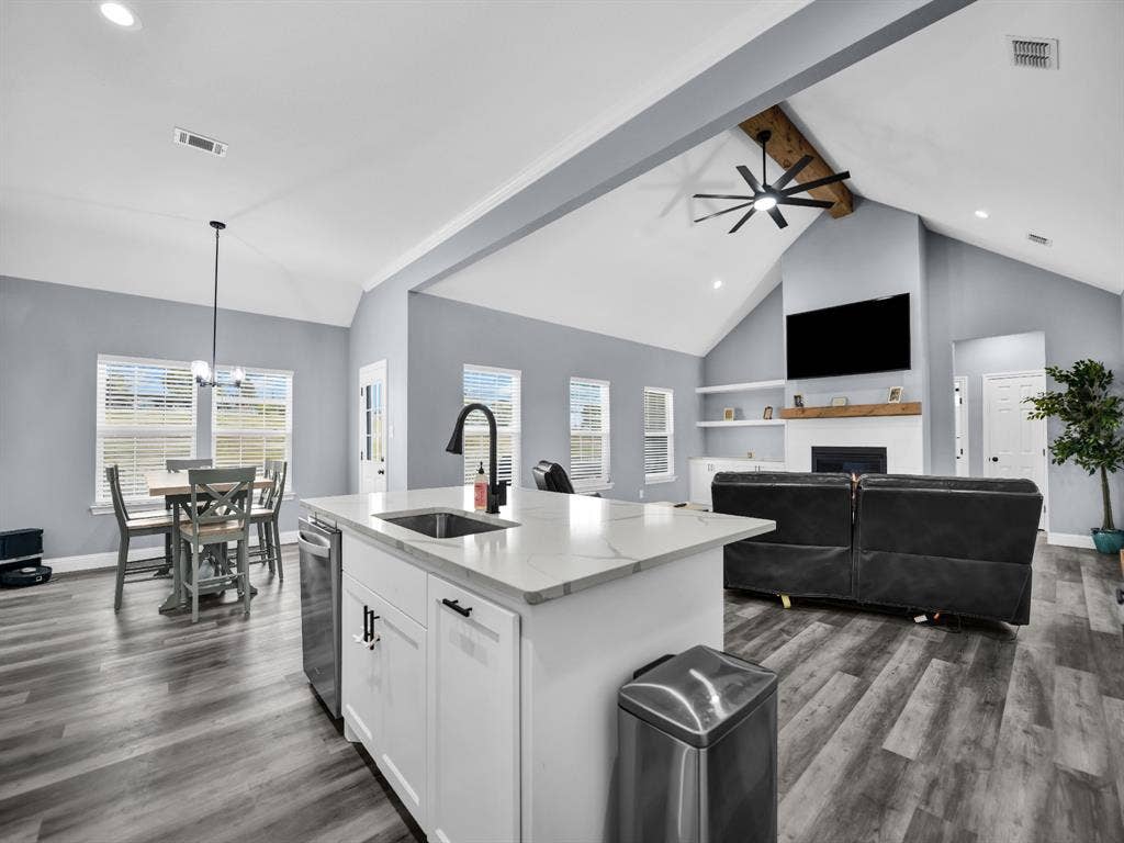 1017 Don Eve Court, Azle, TX 76020 1017 Don Eve Court, Azle, TX 76020