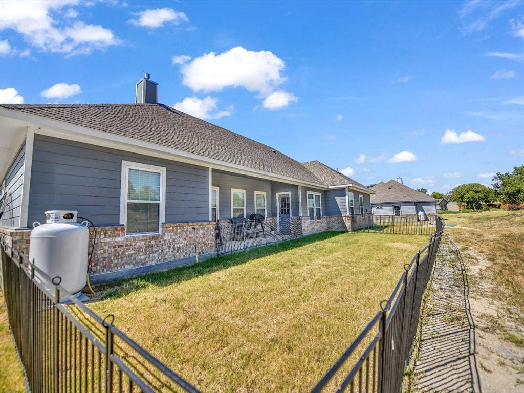 1017 Don Eve Court, Azle, TX 76020 1017 Don Eve Court, Azle, TX 76020