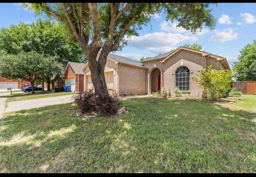 Property photo for 8414 Seafield Lane, Rowlett, TX