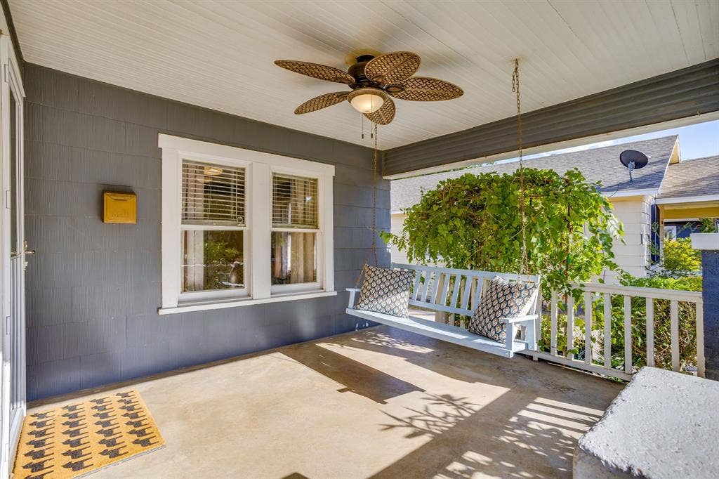 1809 Belle Place, Fort Worth, TX 76107 Front porch
