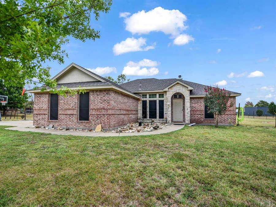Property photo for 108 Butternut Court, Weatherford, TX