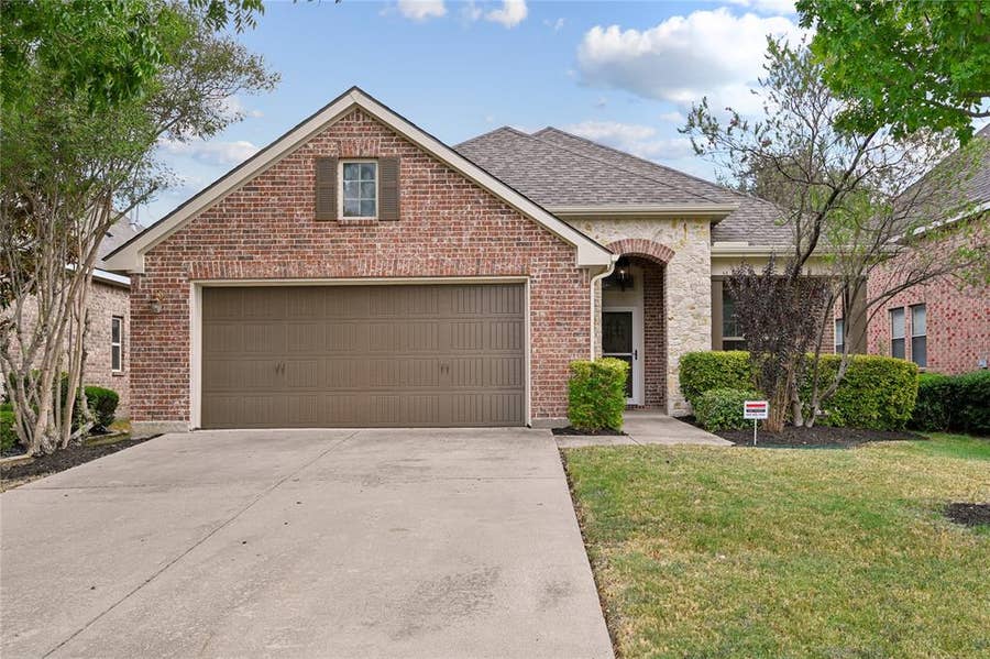 Property photo for 6918 Belteau Lane, Dallas, TX
