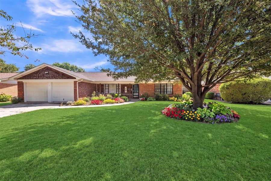Property photo for 5745 Wimbleton Way, Fort Worth, TX