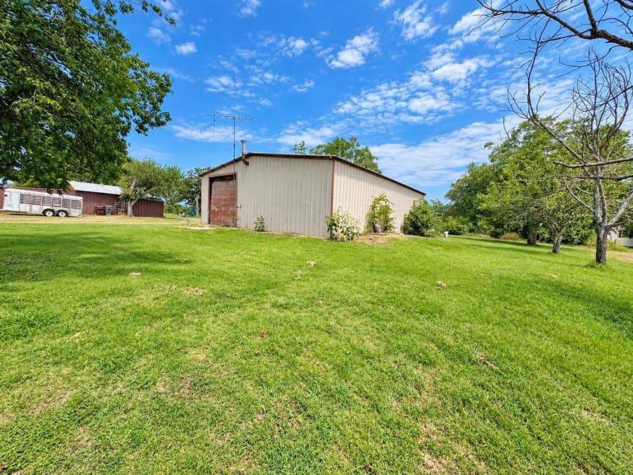 Property photo for 1438 Hurst Road, Axtell, TX