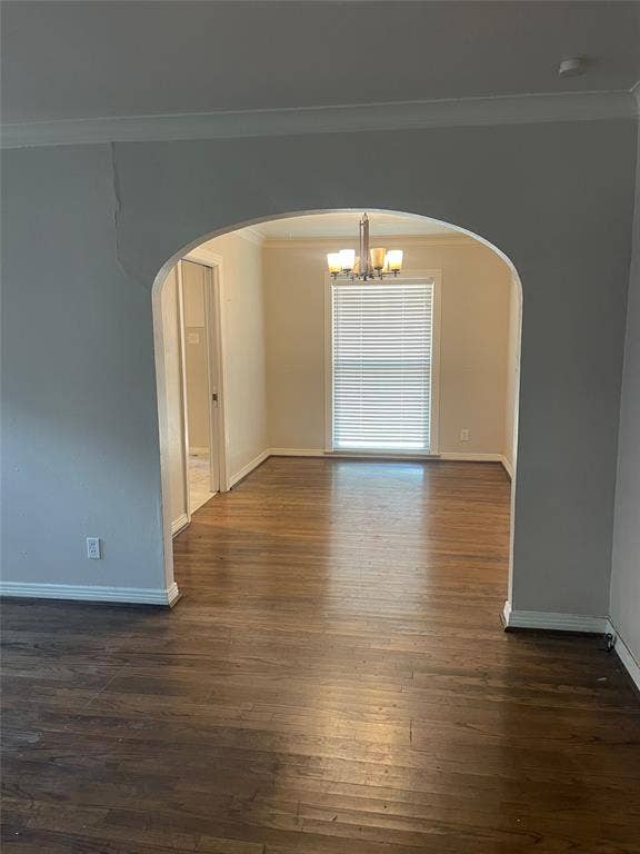 1527 Harbor Road, #1527, Dallas, TX 75216 Archway entry, wood-finish flooring, ceiling-mounted chandelier, window with horizontal blinds, crown molding