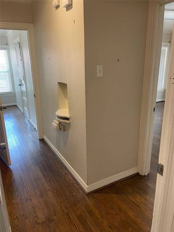 1527 Harbor Road, #1527, Dallas, TX 75216 Wood-finish flooring throughout, white trim, and a built-in wall niche