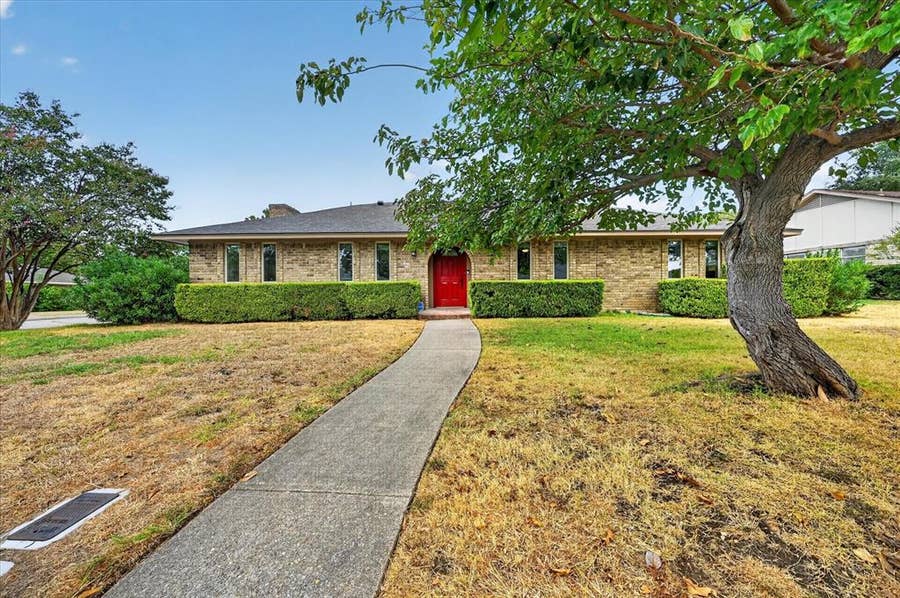 Property photo for 215 Roma Drive, Duncanville, TX