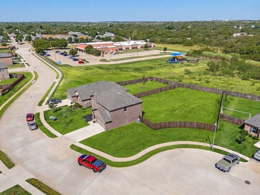 Property photo for 12 Cherryridge Drive, Edgecliff Village, TX
