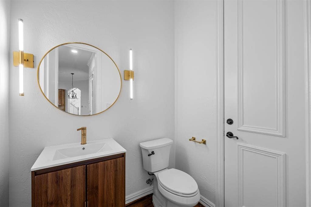 5960 Indigo Sky Drive, Frisco, TX 75036 Pool and powder bath just off the family room.
