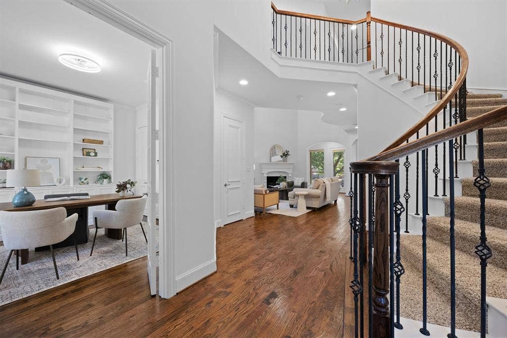 5960 Indigo Sky Drive, Frisco, TX 75036 The grand stairwell and nailed down hardwood floors greets you as you come in the front door.
