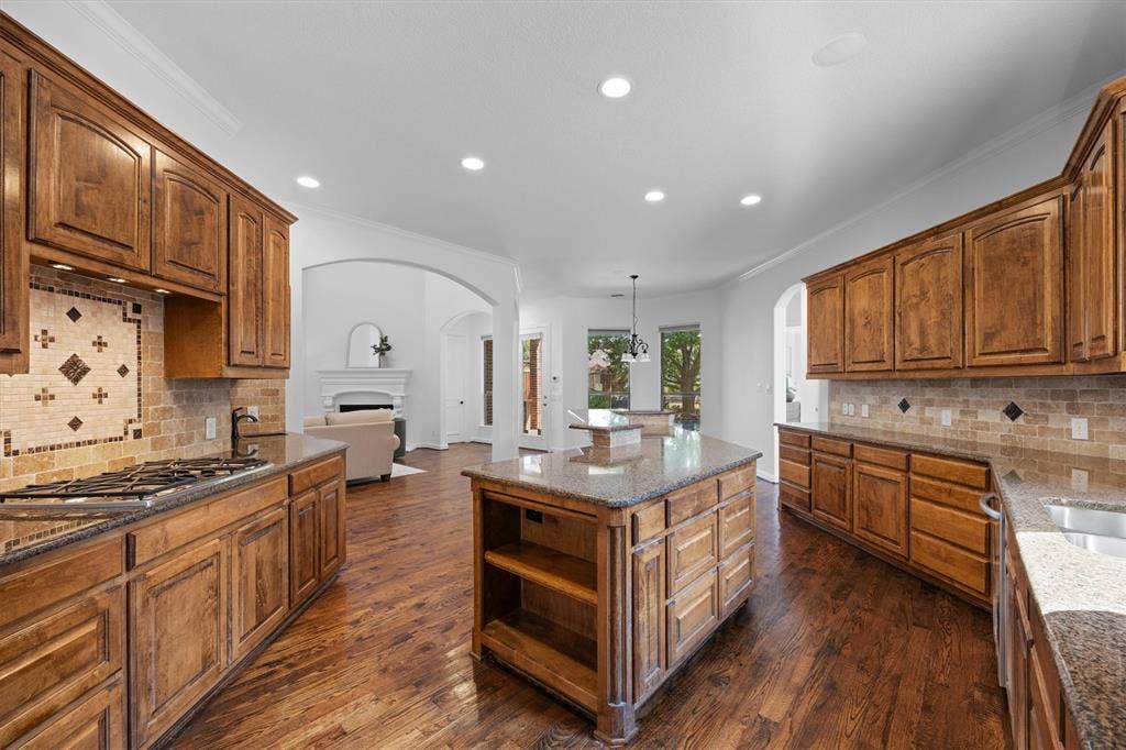 5960 Indigo Sky Drive, Frisco, TX 75036 The kitchen features all canned lighting!