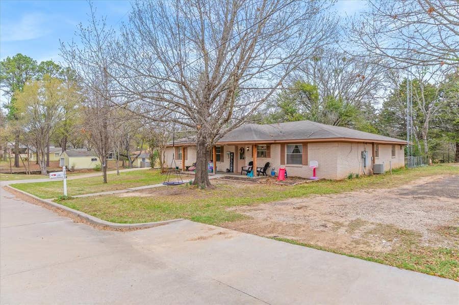 Property photo for 700 Amy Street, Canton, TX