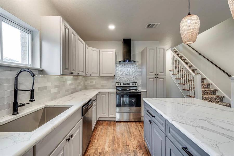 Property photo for 607 W Page Avenue, Dallas, TX