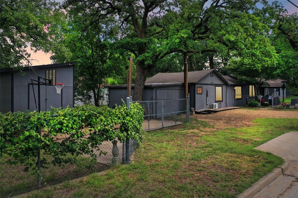 7616 Osage Trail, Lake Worth, TX 76135