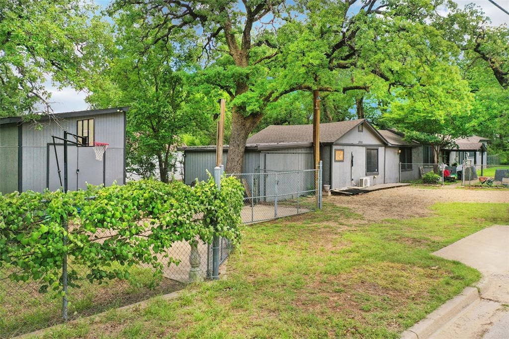 7616 Osage Trail, Lake Worth, TX 76135