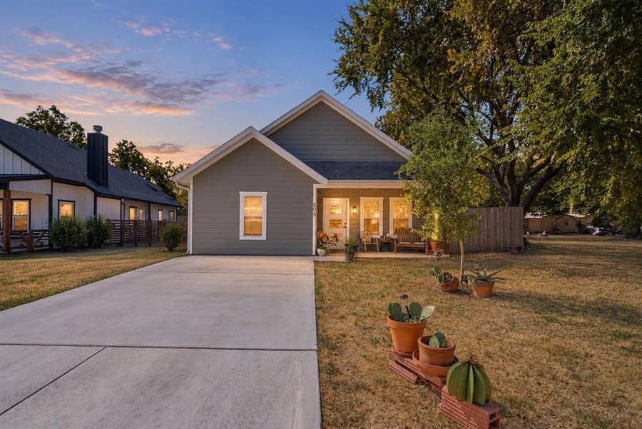 Property photo for 205 Owens Street, Bridgeport, TX