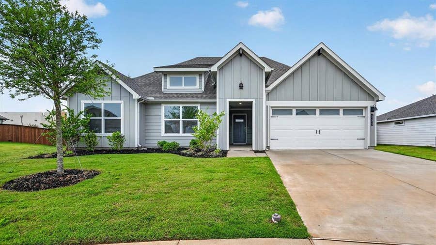Property photo for 4225 CORNERSTONE Circle, Granbury, TX